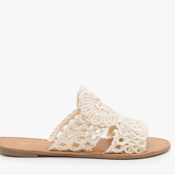 Size 6 Qupid Athena Ivory White Crochet Flat Peep-Toe Sandal - Picture 10 of 14